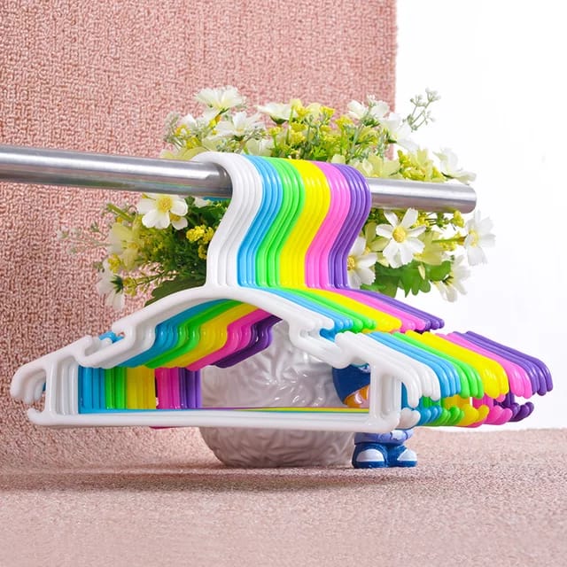 Kid's clothes hanger