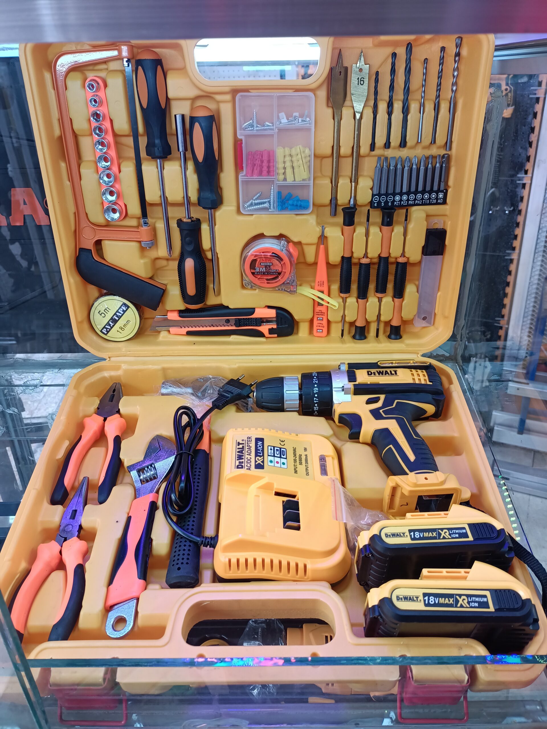 DeWalt cordless drill set
